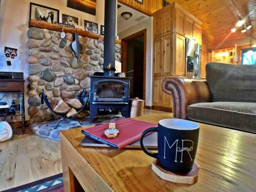 Luxe Spa Cabin: Hot Tub + Sauna + Fire in Delafield