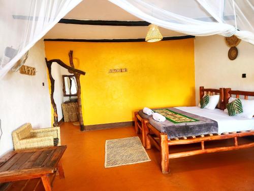 Hornbill Bush Lodge in Paraa
