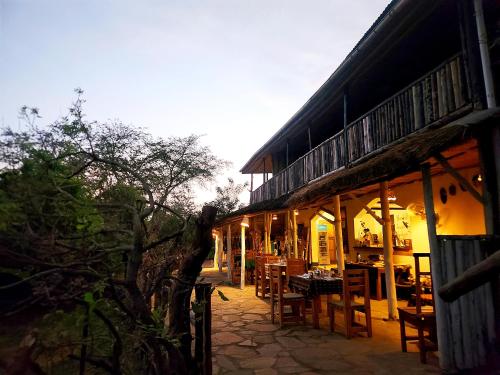 Restaurace, Hornbill Bush Lodge in Paraa