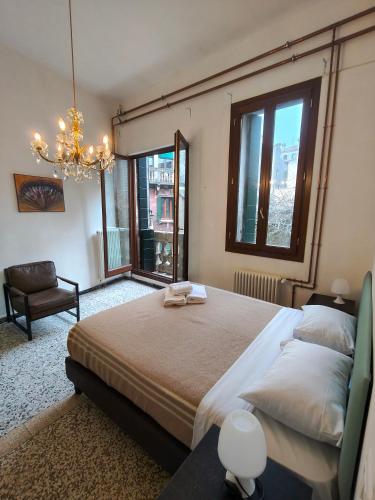 GuestHost - Cannaregio Romantic View Apartment, Wenecja