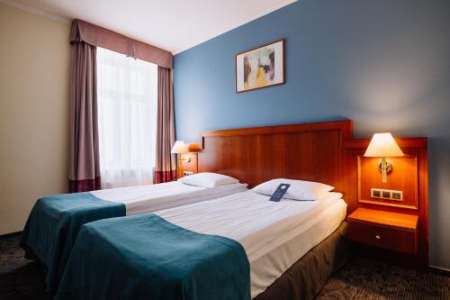 2 twin beds