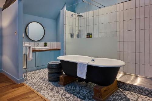 room detail thumbnail 2