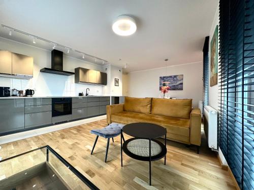 Madalinskiego Apt 26 - Balcony & Lift - 700m Main Station - Wroclaw
