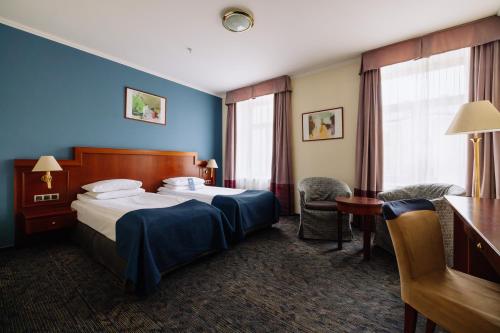 2 twin beds
