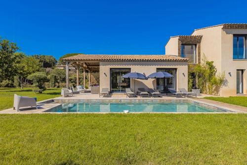 House With Pool And Vineyards In Saint-Tropez