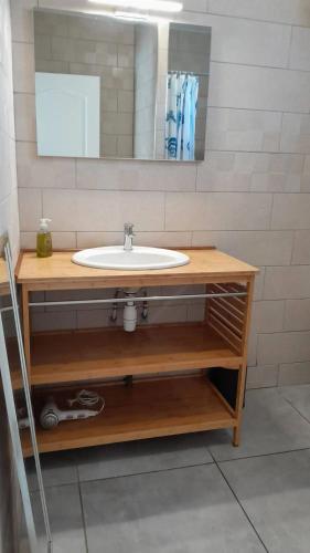Charmante maison avec piscine partagée à Les Abymes (Charmante maison avec piscine partagee a Les Abymes) in Les Abymes