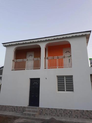 Charmante maison avec piscine partagée à Les Abymes (Charmante maison avec piscine partagee a Les Abymes) in Les Abymes