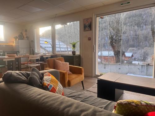 Large Family cosy Apartment Near Slopes with 3 Parking Spaces