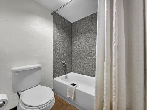 Crystal Palace Resort Room Type - Deluxe Double Room