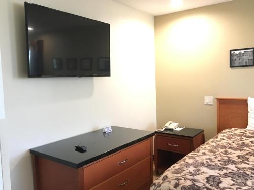 Simply Home Inn & Suites - Riverside Room Type - Studio Suite