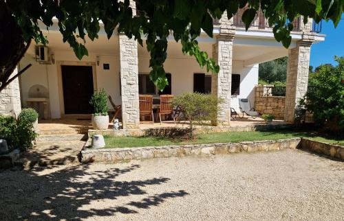 Apartman Gina in Golas