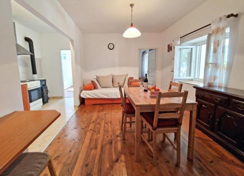 Apartman Gina in Golas