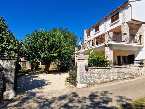 Apartman Gina in Golas
