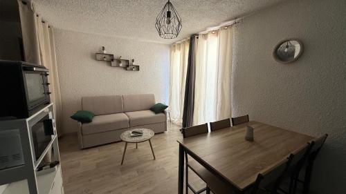 Studio 4 à 5 personnes Saint Jean Montclar