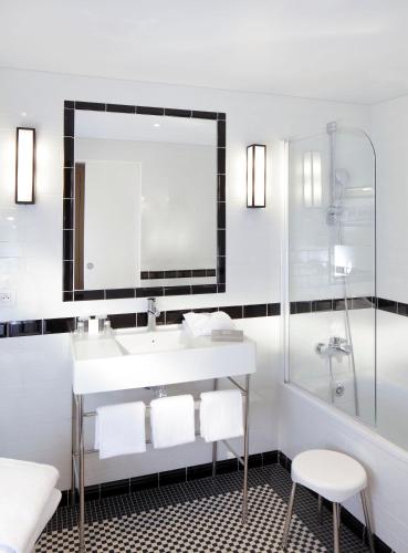 room detail thumbnail 2