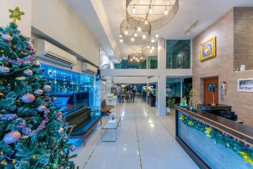 Lobby, At Hua Lamphong Hotel in China Town