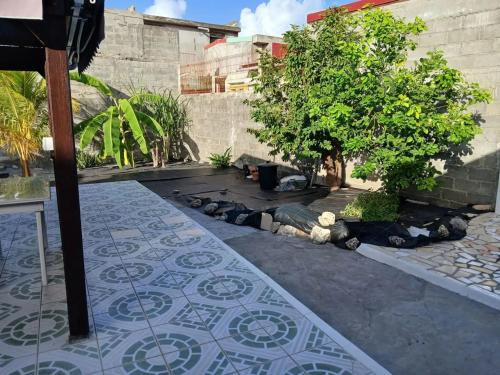 Maison accueillante à Le Moule avec terrasse et jardin - image 12