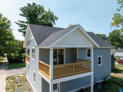 Maple Manor - The Carriage House - image 2
