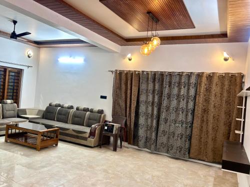 Grand Sapphires Resorts In Ramakalmedu in Ramakalmedu