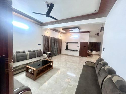 Grand Sapphires Resorts In Ramakalmedu in Ramakalmedu