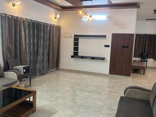 Grand Sapphires Resorts In Ramakalmedu in Ramakalmedu