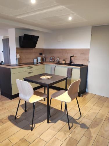 Les Deux Oliviers T2 Cozy Clim Free Parking in Clonas-sur-Vareze (Rhone-Alpes)