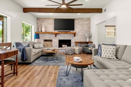 Стая за гости, 5BR 3.5BA Waterfront Boat, Dock and Kayaks, Lake McQueeney by Austin Vacay in McQueeney
