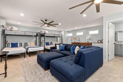 Условия за развлечения и отдих, 5BR 3.5BA Waterfront Boat, Dock and Kayaks, Lake McQueeney by Austin Vacay in McQueeney