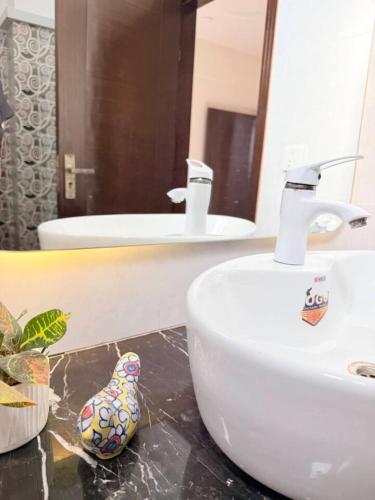Gourmet Getaway Two by Jannat Vacation Rentals - image 8