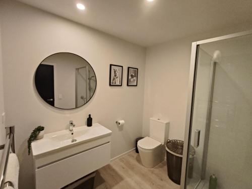 Perfectly located for a flat walk to town - image 6