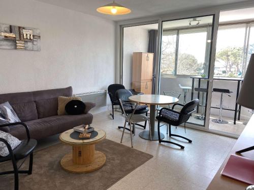Appartement 3 pièces tout confort avec loggia fermée et équipements modernes, proche des Thermes - FR-1-553-208