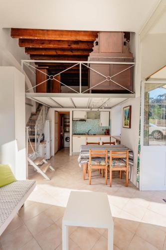 Romantic loft - 2 minutes from the sea and center
