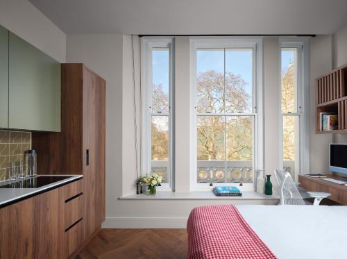 South Kensington Apartments - image 14