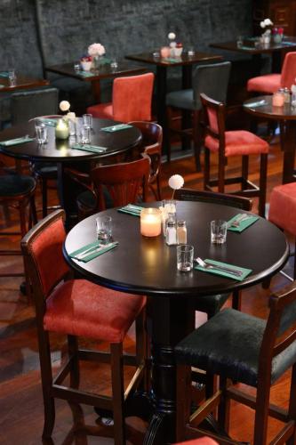 餐廳, Brogans Bar & Hotel in 特里姆