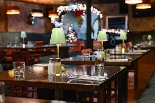 餐廳, Brogans Bar & Hotel in 特里姆