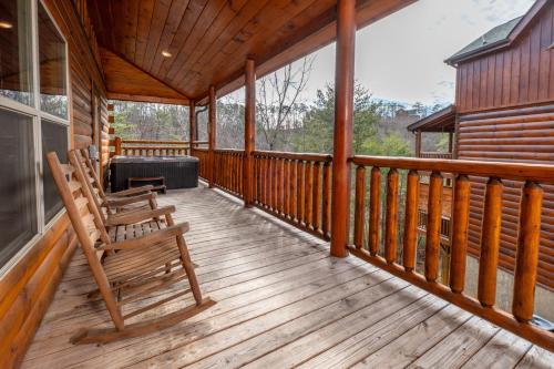 Dolly Bear Pool Cabin Make a Splash Smoky-Style - image 13