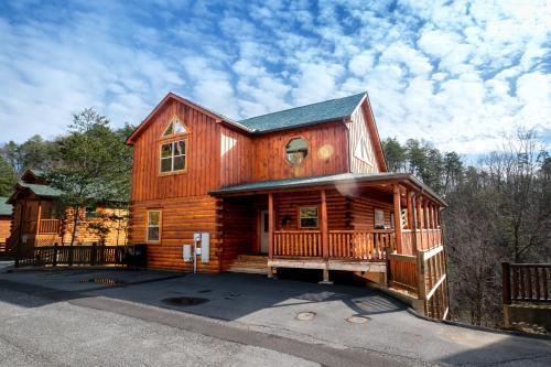 Dolly Bear Pool Cabin Make a Splash Smoky-Style - image 11