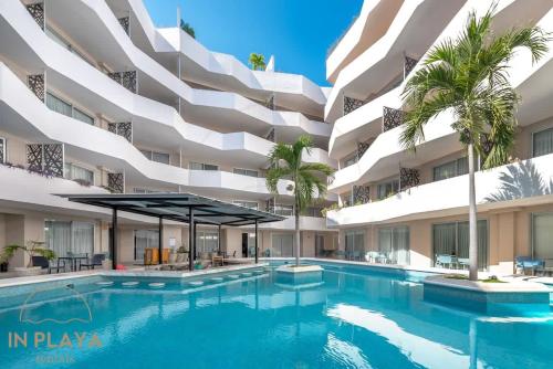Steps from 5th Ave with Rooftop Pool Gym & Cinema