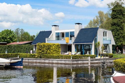 Amsterdam / Loosdrecht Rien van den Broeke Village in Loosdrecht