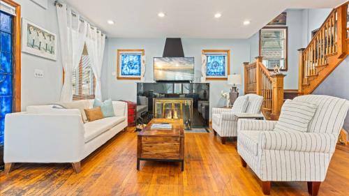 6 BR Ventnor Estate Steps Away from the Beach in Ventnor City, USA