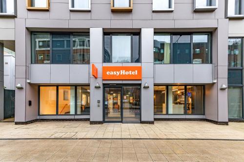 Hotellet från utsidan, easyHotel Cardiff in Cardiff