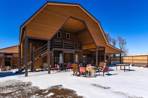Hot Tub, Fire Pit! Massive Mt Vernon Hunting Lodge in Plankinton (SD)