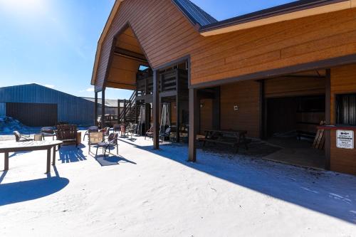 Hot Tub, Fire Pit! Massive Mt Vernon Hunting Lodge in Plankinton (SD)