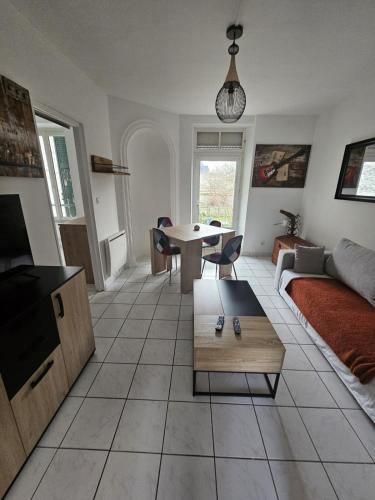 Habitación, F2 avec jardin in Nemours