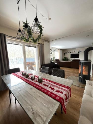 Modernes Haus mit Whirpool, Sauna, Kamin & Piano in Pritzwalk