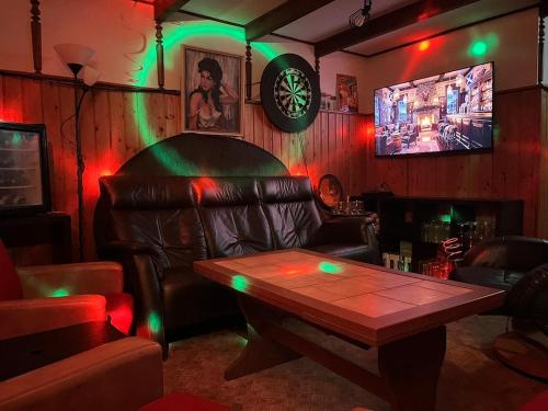 Modernes Haus mit Whirpool, Sauna, Kamin & Piano in Pritzwalk