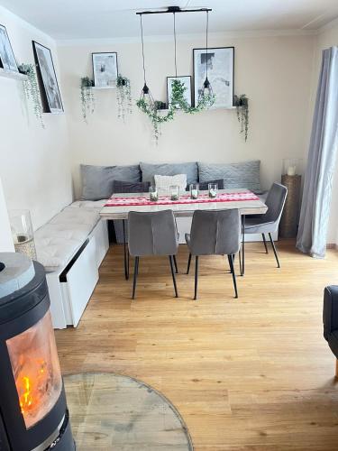 Modernes Haus mit Whirpool, Sauna, Kamin & Piano in Pritzwalk