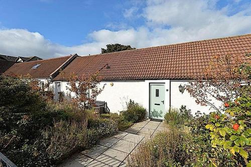 Exterior view, Charming Old Cottage for Share, Cosy Double Room with 2 Single Bed in Danderhall