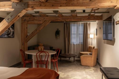 room detail thumbnail 0