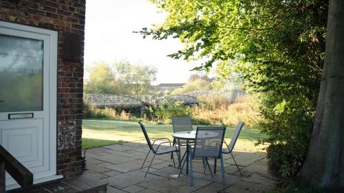 2 Bridge View in Kelfield